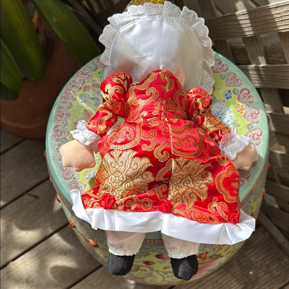 Queen Elizabeth Little Thinkers Doll. 15” tall. Red and gold costume.NWT - Picture 5 of 6